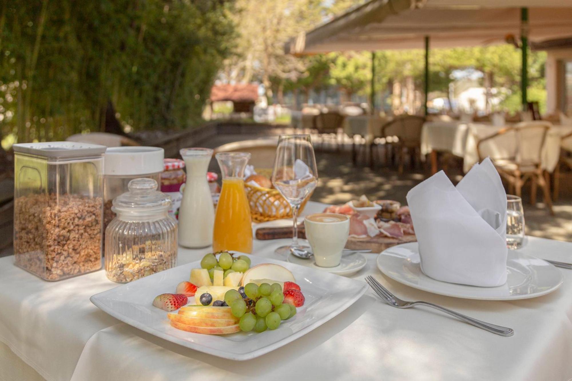 Restaurant Bric Dekani Bagian luar foto