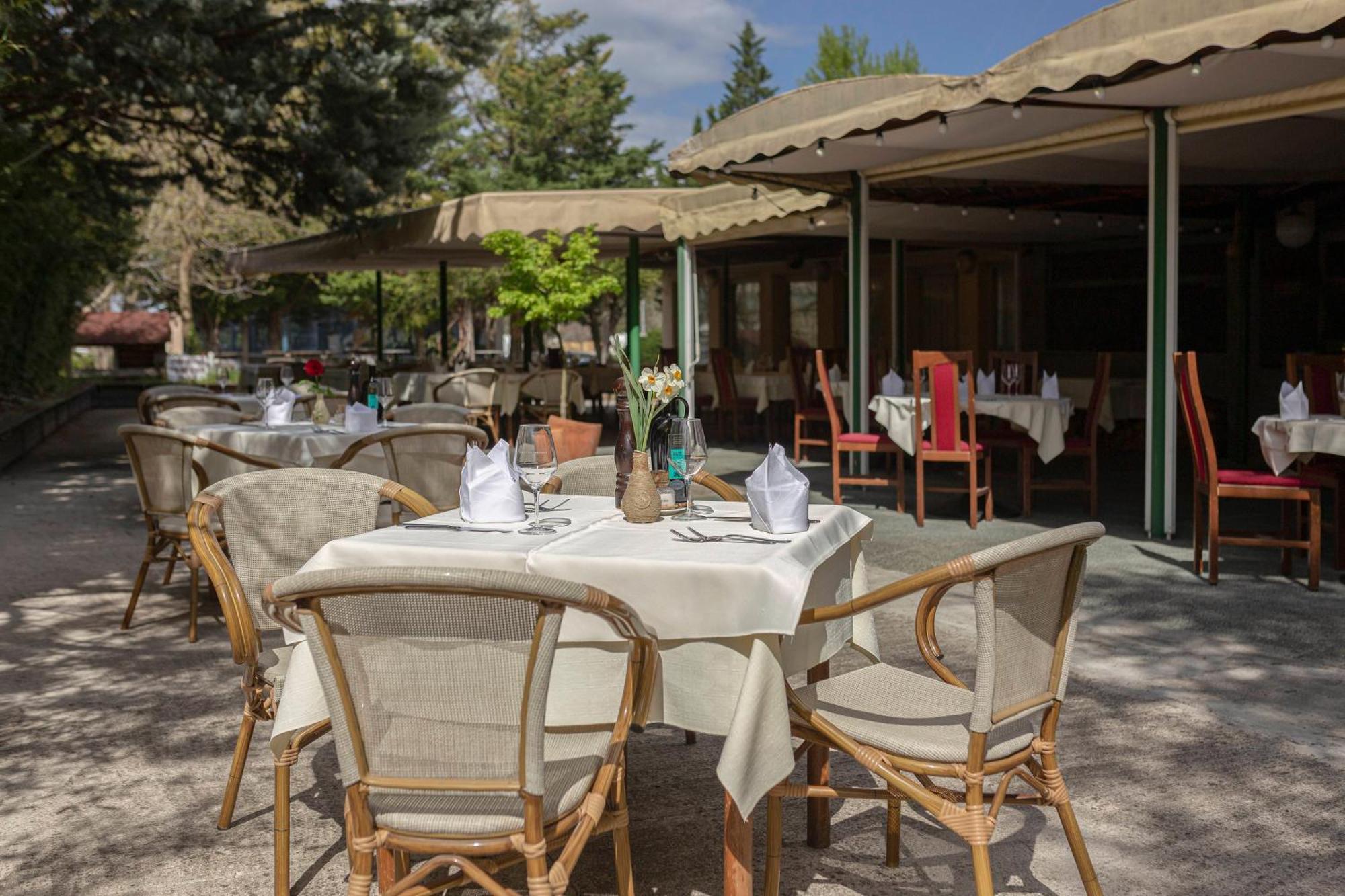 Restaurant Bric Dekani Bagian luar foto