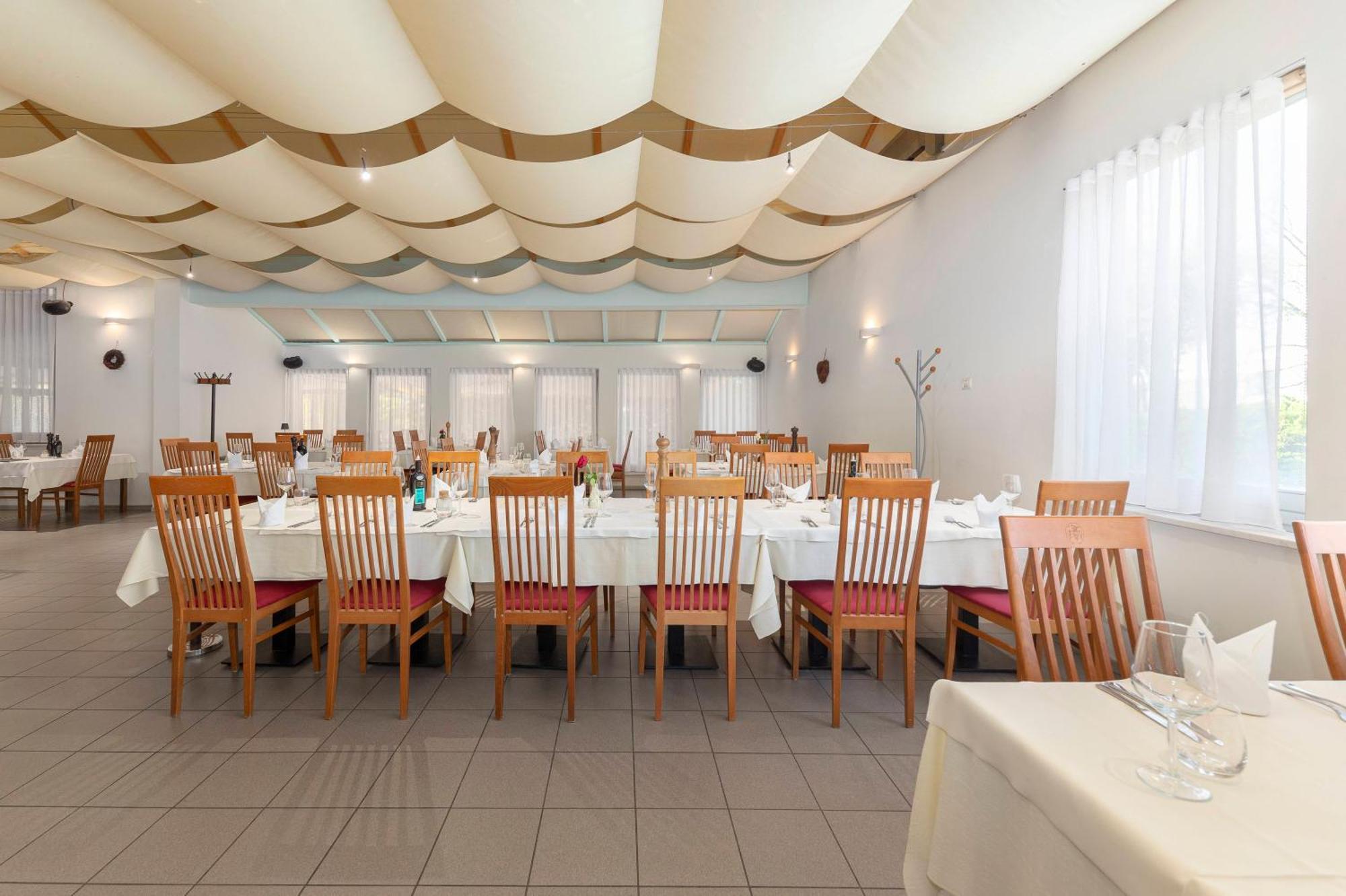 Restaurant Bric Dekani Bagian luar foto