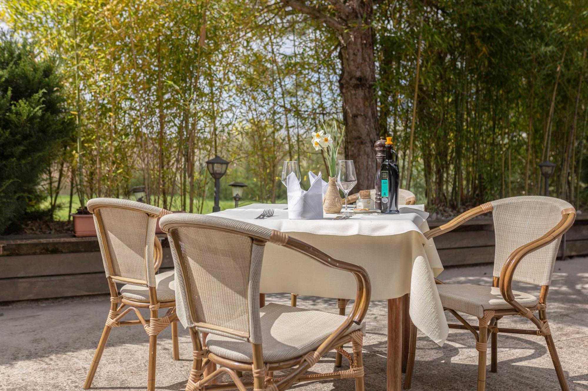 Restaurant Bric Dekani Bagian luar foto