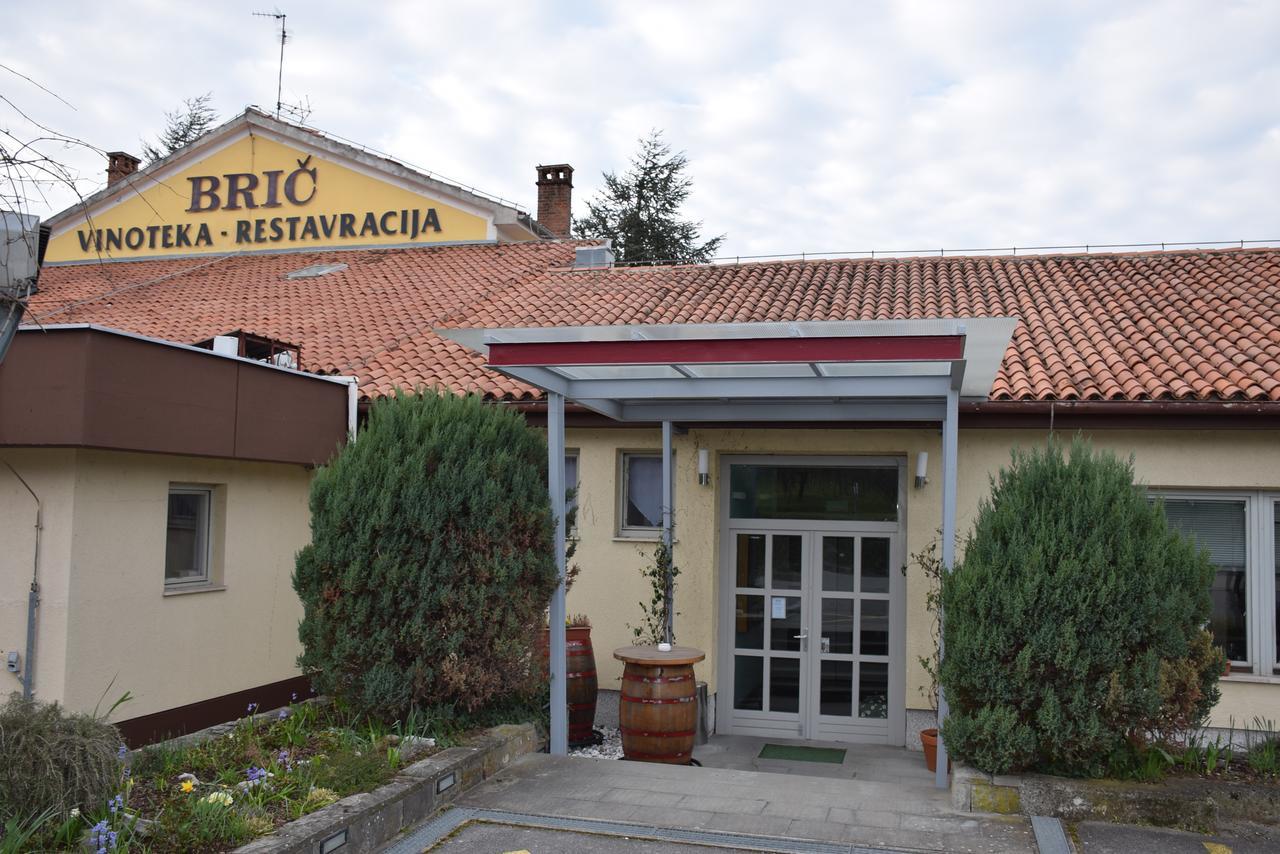 Restaurant Bric Dekani Bagian luar foto