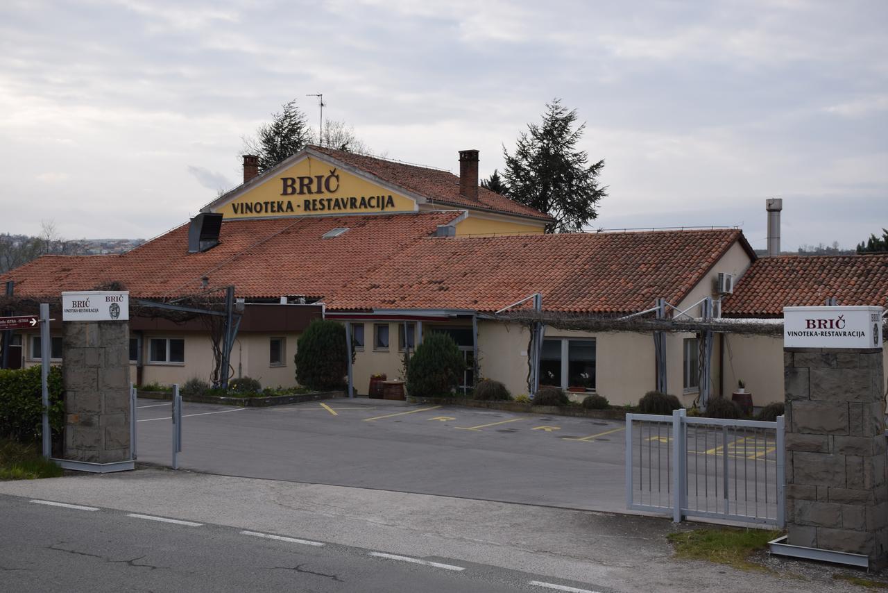 Restaurant Bric Dekani Bagian luar foto