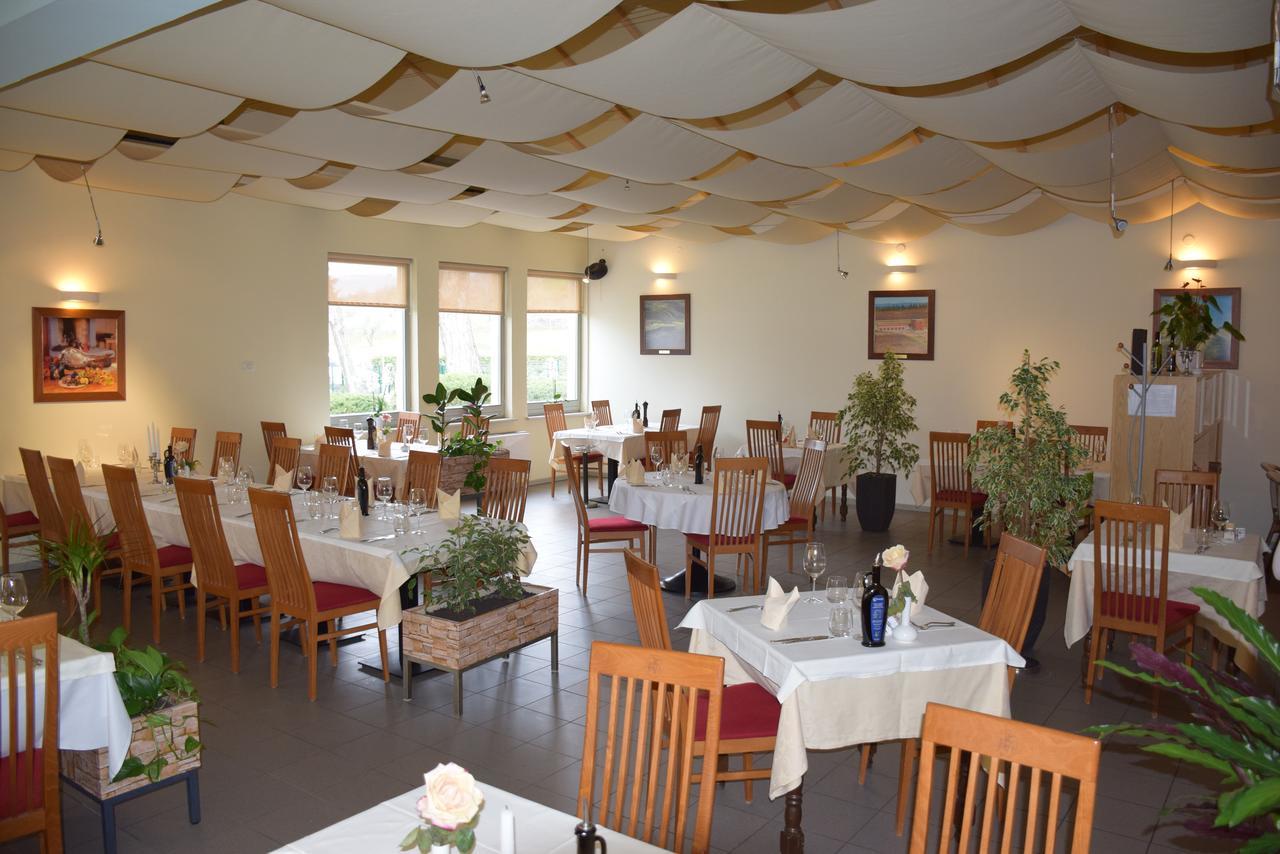 Restaurant Bric Dekani Bagian luar foto