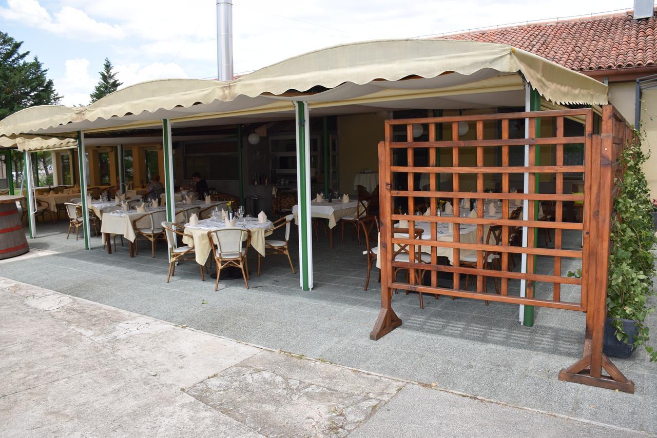 Restaurant Bric Dekani Bagian luar foto