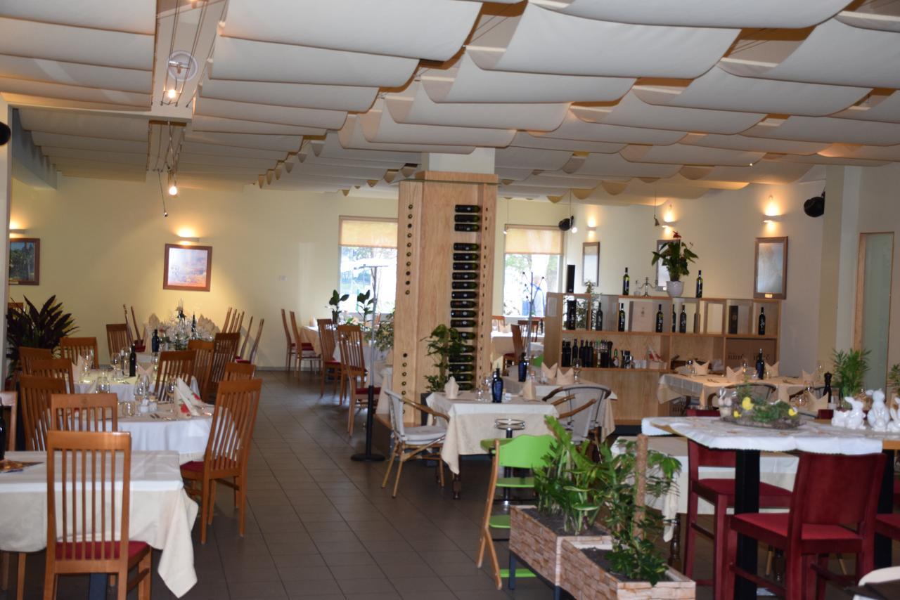 Restaurant Bric Dekani Bagian luar foto